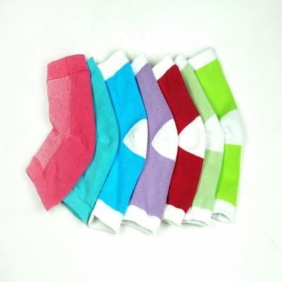 China Beauty and personal care knitted, polyester socks, SPA moisturizing gel socks for sale