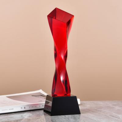 China Factory Price Design Europe Sales Coupon Crystal Trophy Unique Award Red Clear Glass Trophy for sale