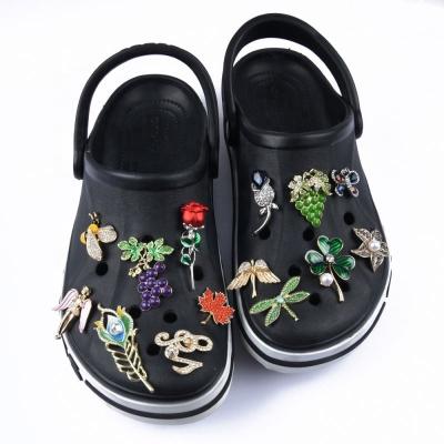 China Luxury Wholesale Alloy Designer Shoe Flower Croc Charms For Wristband Christmas Party Gifts Shoe Decoration for sale