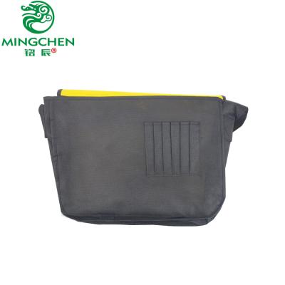 China 2020 fashion and leisure canvas messenger bag for sale