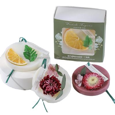 China Indor Decoration Indor Aromatic Wardrobe Room Multi Scented Aromatherapy Candle Soy Wax Tablets With Dried Flowers For Mother's Day for sale