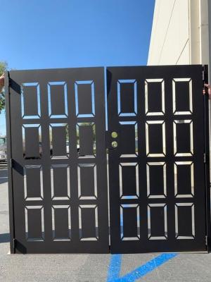 China Diseños en barandillas largas diseño para calzada forjada puertas correderas de metal de jardín de parrilla de puerta única nuevo diseño puerta de hierro en venta