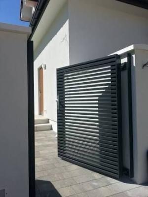 中国 Single wall double gate design fence and square pipe small room designs in Pakistan gate prices iron door gates 販売のため