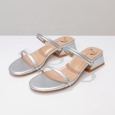 China New design 2021 factory direct sale fashion trend women silver casual fashion comfortable summer two ways wearing ladies flat outdoor sandals for sale