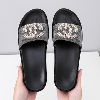 China Modern fashion trend rhinestones summer girls fashion to gray black soft light anti-skid slippers hot style slippers 2021 unique flat thick for sale