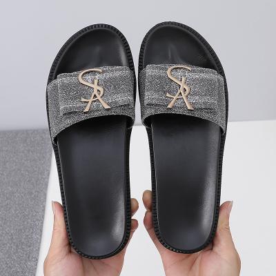 China Fashion Trend Outdoor Comfortable Soft Thick Single Rubber Sole With Letters Gray Color Women's Flat Slippers 2021 Summer Women Shoes for sale