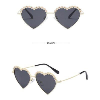 China New Fashion Kids Sunglasses Little Love Heart Shape Cartoon Chrysanthemum Lace Polarized Metal Styling Photo Toddler Sunglasses for sale