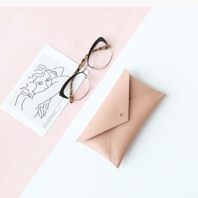 China Protect Simple Eyewear Sunglasses Storage Box Fashion Ins Leather Envelope Soft Bag Stain Customized Glass Case for sale