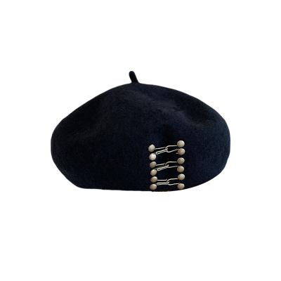 China Comfortable Wholesale Nail Buckle Painter Autumn And Winter Beret Metal Retro British Hat Woman Woolen Beret for sale