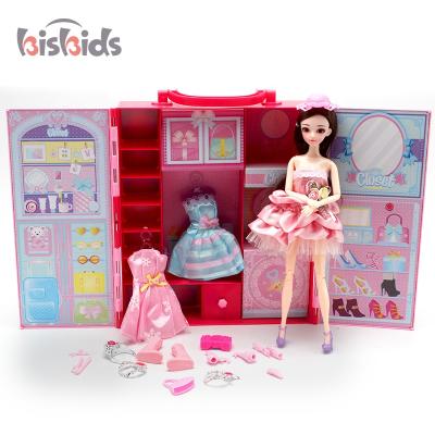 China Preschool Kids Play Set Portable Wardrobe Beauty Doll Pretend Play Girls Toys With Accessories for sale