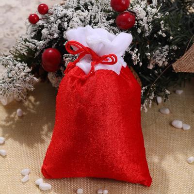 China 2021 New Christmas Gift Bag Rope Handle Christmas Tree Pendant Ornaments Drawstring Gift Packaging Bag for sale