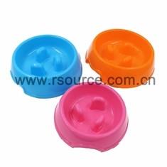 Chine L'animal familier en plastique libre de BPA roule anti animal familier de Straw Pails Plastic Dog Feeder de dérapage de 22CM à vendre