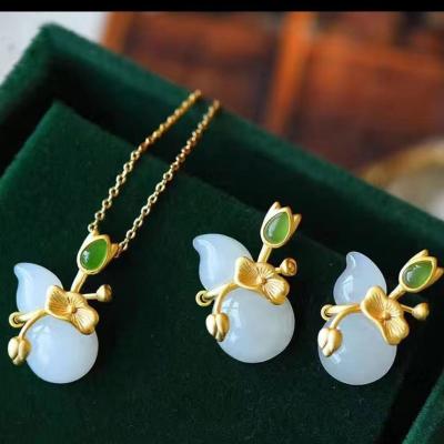 China CLASSIC Fine Natural Gourd Pendant Natural Fine Titanium Bottle Jade Necklaces Jewelry Ladies Necklace Jewelry Set for sale