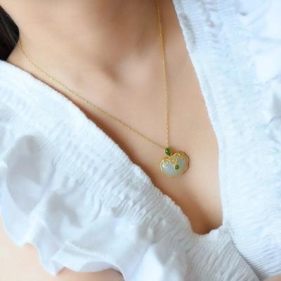 China CLASSIC Titanium Fine Steel Necklace Woman Costume Jewelry Jade Lady Necklaces Jewelry Dangling Clavicle Chain for sale