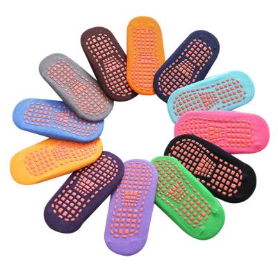 China Cheap wholesale custom woman sporty bar anti slip trampoline yoga pilates yoga jumping socks kids fitness grip socks for sale