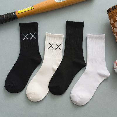 China Breathable high quality cotton bamboo logo desighed woman thongs custom print crew socks sport black white women socks with design for sale