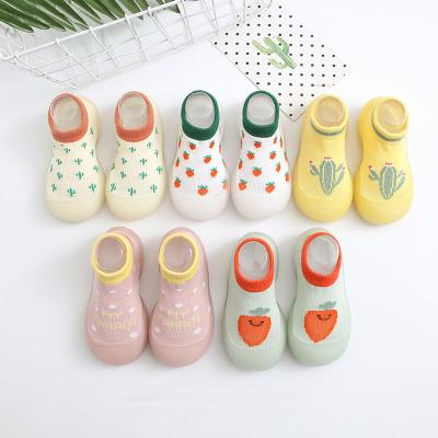 China Baby Boy Girls Breathable Cotton Infant Ankle Slipper Non-Slip Indoor Shoes Shape Carrot Cartoon Booties Booties With Grips for sale