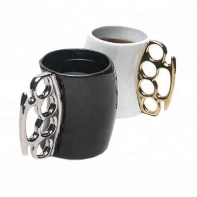 China Viable Funny Decorative Creative Fist Ring Golden Coffee Couples Mug Ceramic Cup Mug for sale