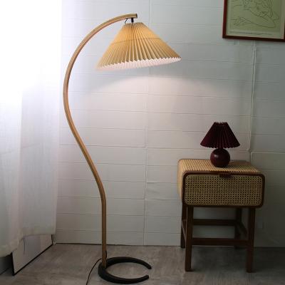 China ins pleated retro wood floor lamp decoration vintage floor lamps living room bedroom bedside wooden floor light for sale