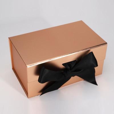 China Recyclable In Stock Low MOQ Gold Rigid Flat Magnetic Folding Gift Boxes For Packaging for sale