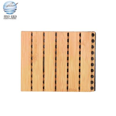 China Highly Efficient Sound Absorption Wholesales Noisy Reduction Room Wall Panel Wood Grooved Durable Hotel Acoustic Panel zu verkaufen