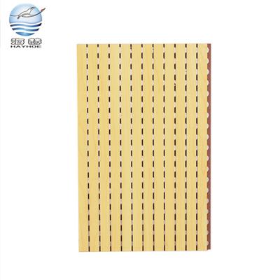 China Highly Efficient Hot Selling Popular Hotel Wooden Grooved Sound Absorption Durable MDF Wall Panel Soundproof Acoustic Panel en venta