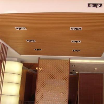 Китай Guangdong Factory Wholesale Insulated Environmental Ceiling Panel Wood PVC Plastic Composite Interlocking Ceiling Panels продается