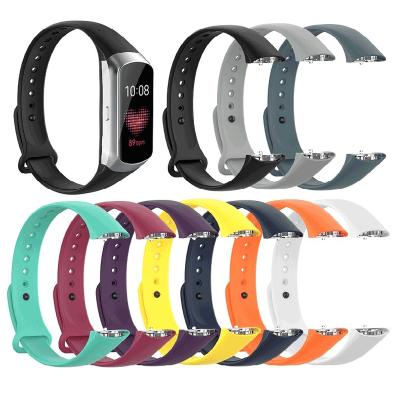 China Qiman Silicone Rubber Watch Strap Sport Replacement Soft Rubber Band For Samsung Galaxy Fit SM-R370 Fitness Smartwatch for sale