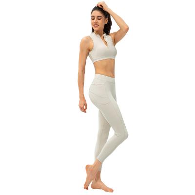 China Super Elastic Yoga Sports Yoga Sports Quality Zipper Stand Collar Unique Cutout Guaranteed Bare Tank Top for sale