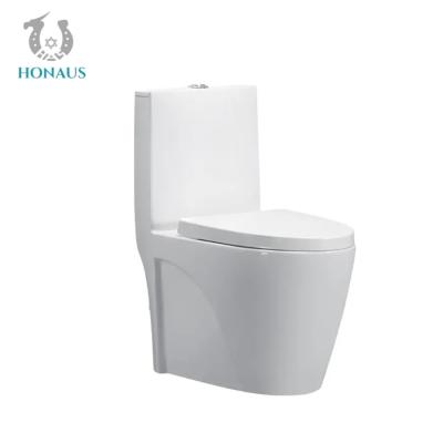 China CE Modern Dual Flush Verlengde One-Piece Toilet Bowl Luxe Smooth Glazed Te koop