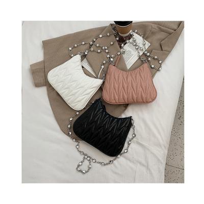 China Fashion High Fashionable Sense Wrinkle Armpit Bags 2021 Fashion Pearl Chain Dumpling Messenger Bag Women Brand Convex Handbags Bolsa for sale