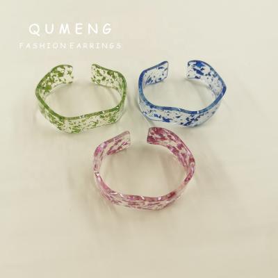 China Popular Wholesale TRENDY Color Transparent Sequins Fashion Opening Geometric Irregular Wavy Acrylic Bracelet for sale