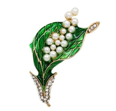 China ALLOY 2022011713 Crystal Leaf Pearl Brooch Pin for sale