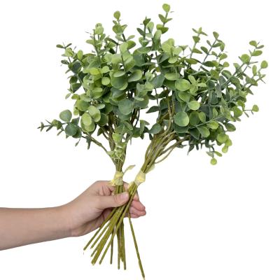 China Beautiful Colorful Artificial 1 bundle of Eucalyptus leaves Silk flowers Factory wholesale home decoration wedding party  Christmas party Rose for sale