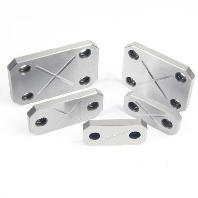 China Steel Automotive Plastic Injection Mold Parts X Shaped Wear Plates for sale