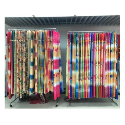 China Cheap Floral Printed Door Curtains Yiwu Ready Made Blackout Southeast Asia Blackout Curtains Cheap Blind African Window Curtain Fabric zu verkaufen