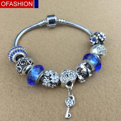 Chine European DIY Jewelry Fast Delivery Enamel Flower Charm Bracelet Romantic Blue Glass Beaded Bracelet Crystal Heart Lock Key Bangle à vendre