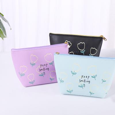 China OEM PU Leather Travel Toiletry Bag Custom Women Handy Organizer Cosmetic Bag Makeup Bag With Flower Printing zu verkaufen