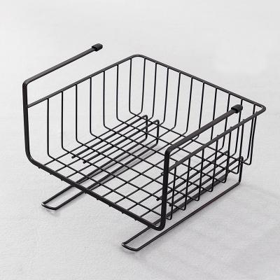 China Viable Under Shelf Wire Storage Basket Household Metal Under Shelf Hanging Storage Bin Basket Space Saving For Kitchen Office Shelf zu verkaufen