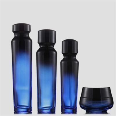 Chine Bouteille en verre cosmétique étanche lavable avec le jet 50ml ultra-léger 100ml 120ml à vendre