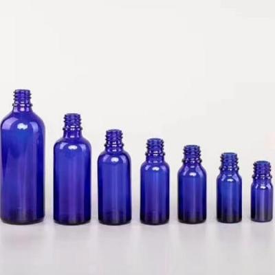 Chine Bouteilles bleues de jet d'OEM pour les huiles essentielles, bouteille en verre durable 30ml d'huile essentielle à vendre