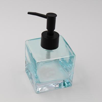 Chine Le distributeur en verre de savon de place acrylique met les biens en bouteille transparents réutilisables à vendre