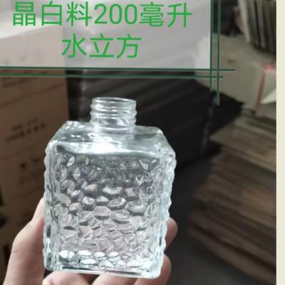 Chine Le verre carré multifonctionnel de diffuseur met 50ml en bouteille vigoureux 80ml 200ml à vendre