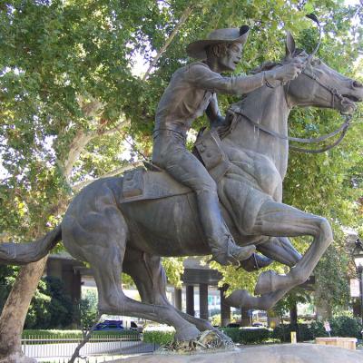 China Famous Europe America Garden Park Decoration Patina Bronze Man Riding Horse Sculpture for sale