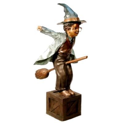 China Life Size Wizard Harry Potter Child Handmade Bronze Statue Decor Europe Factory Garden Sculpture for sale