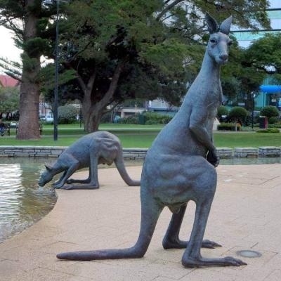 China Europe outdoor garden statue metal patina bronze kangaroo decorative animal sculptures for home for sale