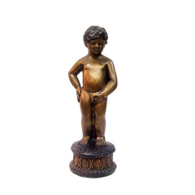 China Europe garden water fountain boy statue fountain children statue pee water fountain for sale