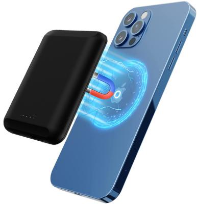 China Portable Lightweight Magnetic Wireless Charger Power Banks 5000mAh 10000mAh Protable Magnetic Wireless Power Bank For iPhone 12 for sale