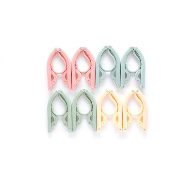 China CLASSIC Portable Foldable Household Non-Slip Clothes 8pcs Hanger Support for sale