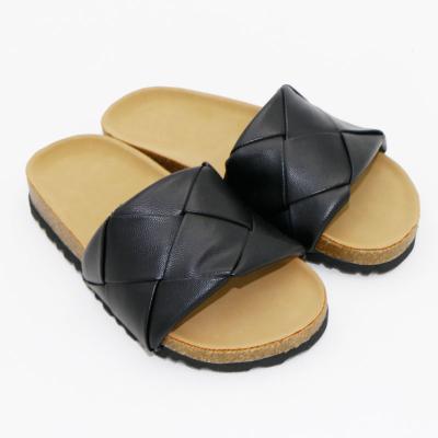 China 2021 Hot Selling OEM Wholesale Popular Soft Leather Comfortable Flat Heels Children Slide Slippers Sandals For Girls Indoor Outdoor for sale